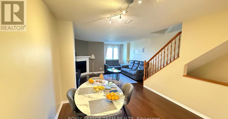 390 Crownridge Drive N, Ottawa, ON, K2M 3A4 - 4