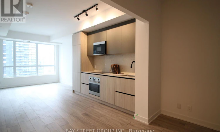 1703-108 Peter Street