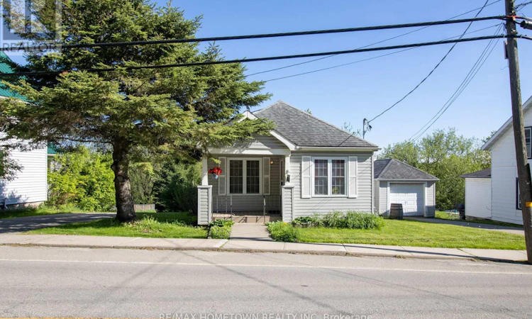 17 Main Street E
