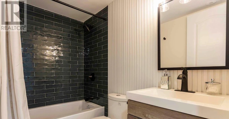 421-12 Douro Street, Toronto, ON, M6K 0A1 - 4
