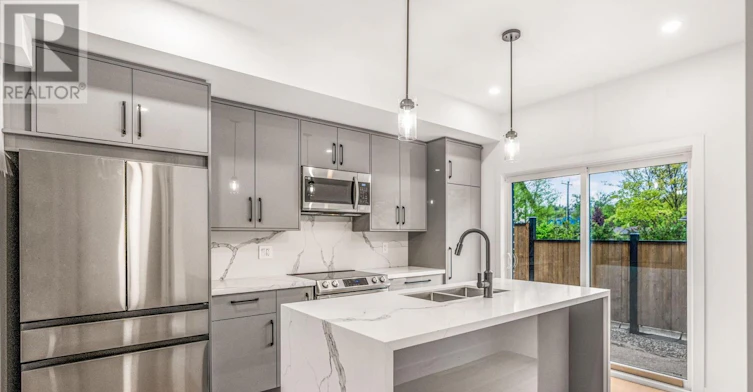 4 Alderwood Lane, Barrie, ON, L4N 3J2 - 4