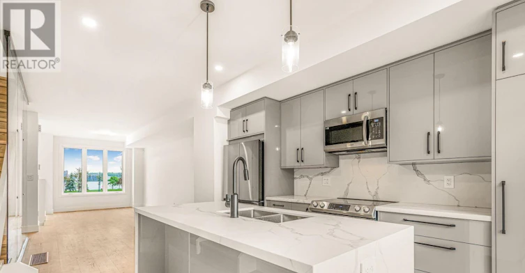 4 Alderwood Lane, Barrie, ON, L4N 3J2 - 3
