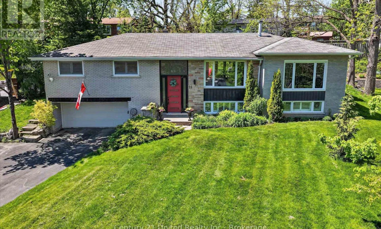 11 Crestwood Avenue