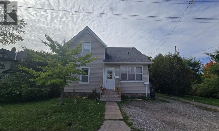 4 Lansdowne Avenue