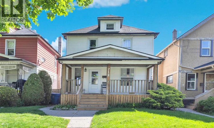 712 Gladstone