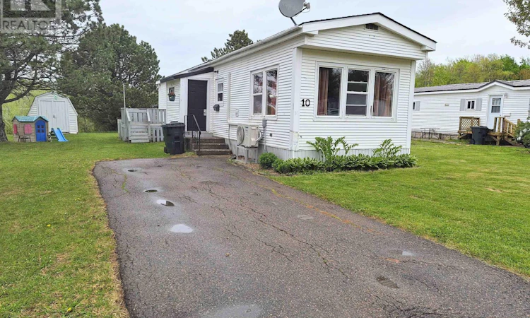 10 Bayview Drive