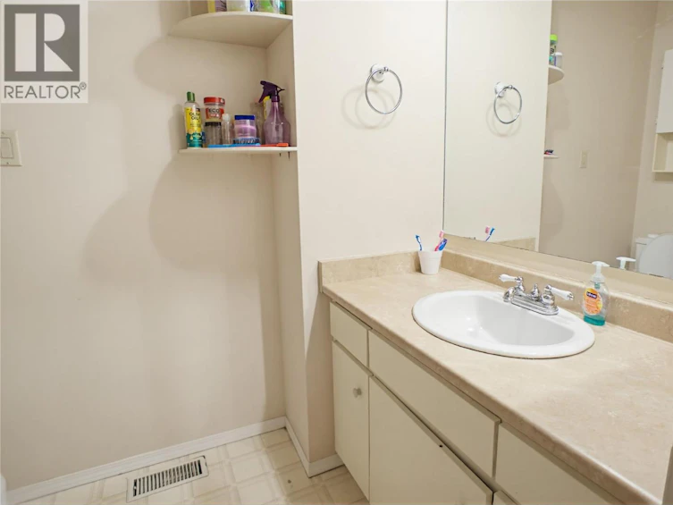 70-1435 Summit Drive, Kamloops, BC, V2E 1S4 - 9