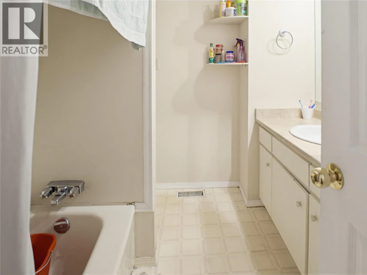70-1435 Summit Drive, Kamloops, BC, V2E 1S4 - 8