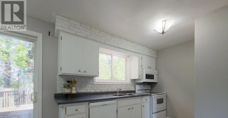 11 Elmsdale Drive, Kitchener, ON, N2E 1H7 - 6