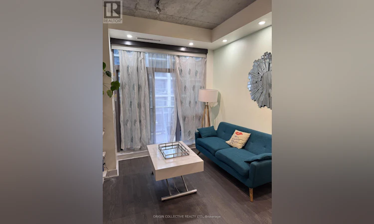417-399 Adelaide Street W