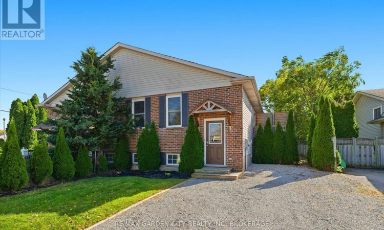 4 Fox Trail Drive