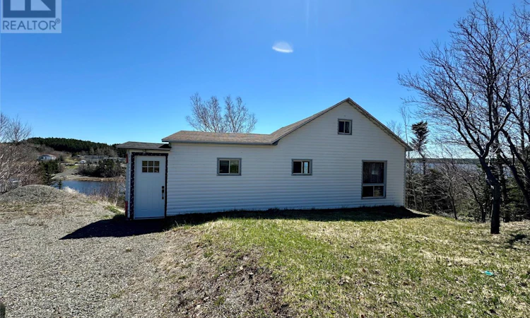 27 Village Cove Road W