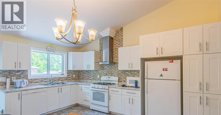 UPPER-493 Wellington Avenue, Windsor, ON, N9A 5J3 - 10