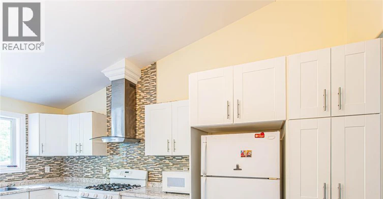 UPPER-493 Wellington Avenue, Windsor, ON, N9A 5J3 - 12