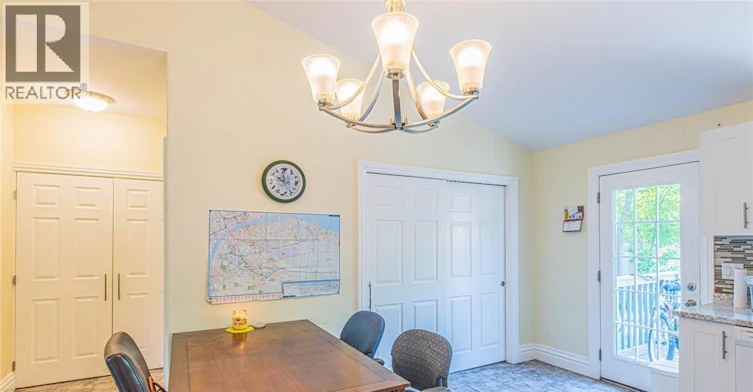UPPER-493 Wellington Avenue, Windsor, ON, N9A 5J3 - 11