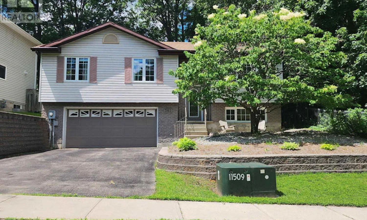 382 Pearl Street W
