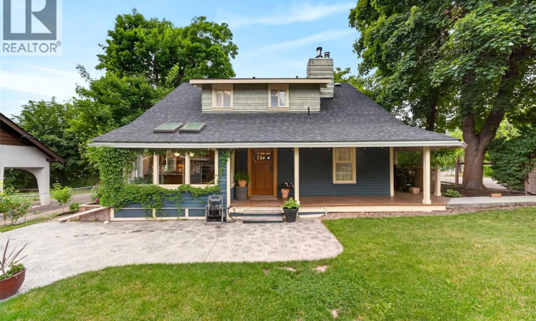230 SE Shuswap Street