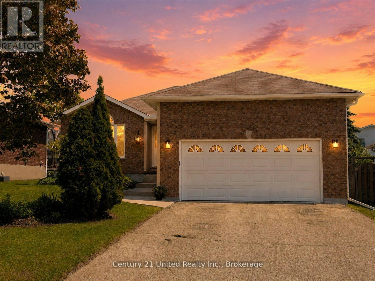 2225 Lorraine Drive, Peterborough, ON, K9L 1Y6