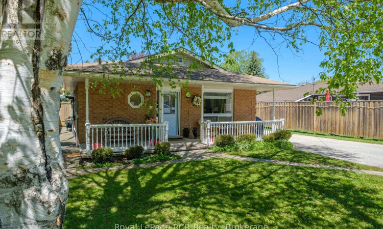 74 Grenville Street N
