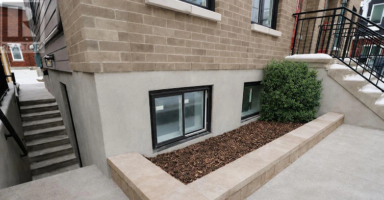 9B Gwynne Avenue S, Ottawa, ON, K1Y 1X1