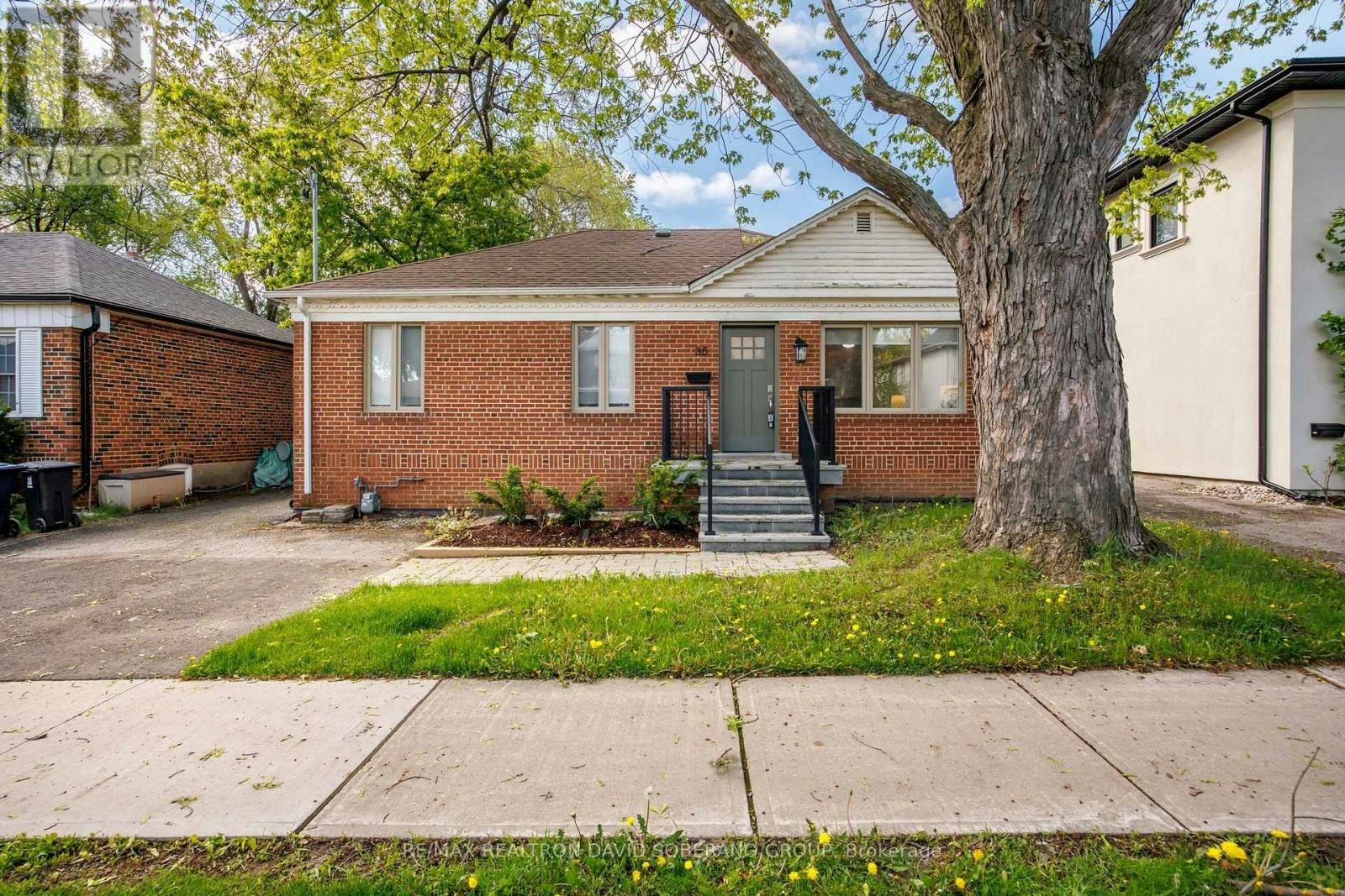 35 Almore Avenue, Toronto, ON, M3H 2G9