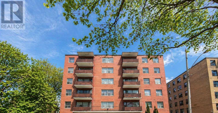 304-11 Glenburn Avenue, Toronto, ON, M4B 2X1