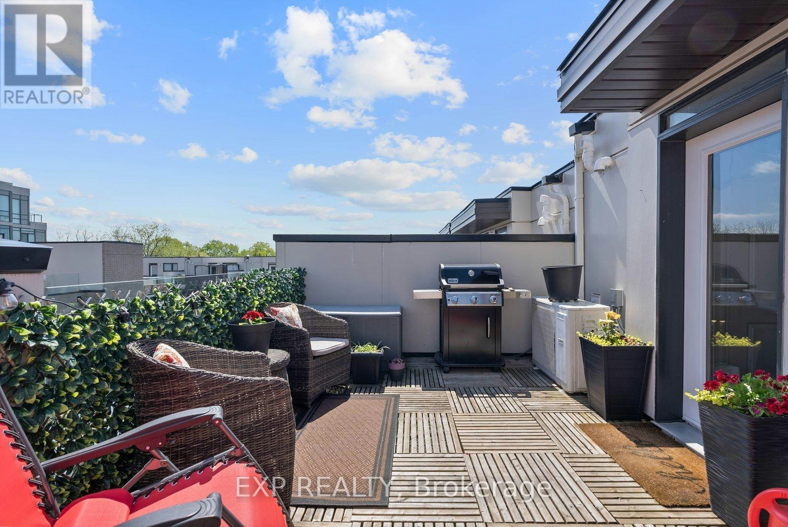 89-30 Fieldway Road, Toronto, ON, M8Z 0E3