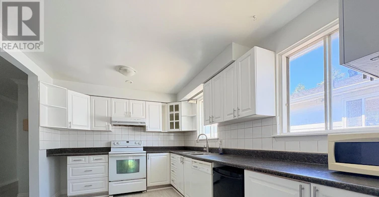 70 Micmac Crescent, Toronto, ON, M2H 2K2 - 2