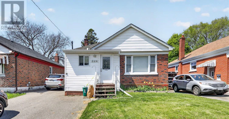 226 Wilson Road S, Oshawa, ON, L1H 6C3