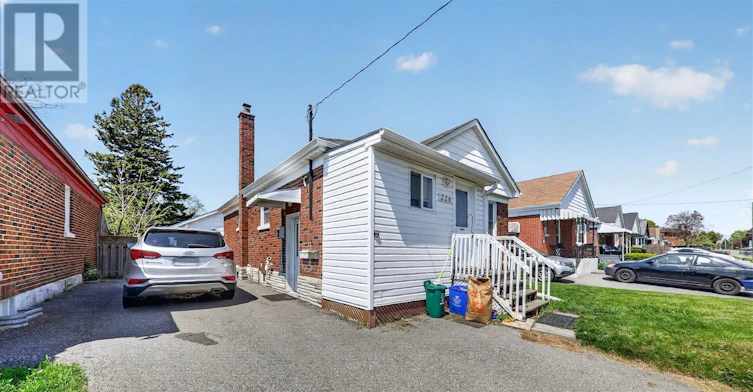 226 Wilson Road S, Oshawa, ON, L1H 6C3 - 3