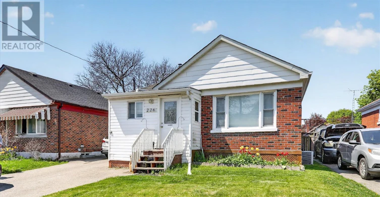226 Wilson Road S, Oshawa, ON, L1H 6C3 - 2