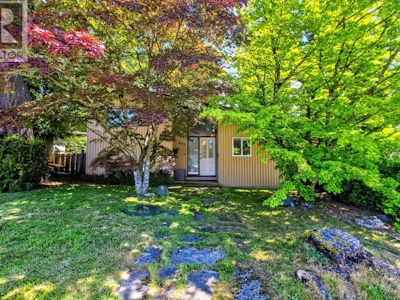 655 Macintosh Street - 4