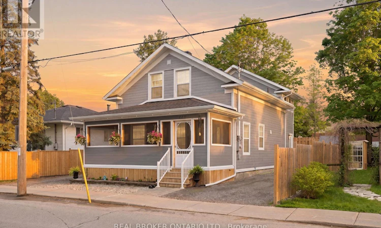 118 Brock Street E
