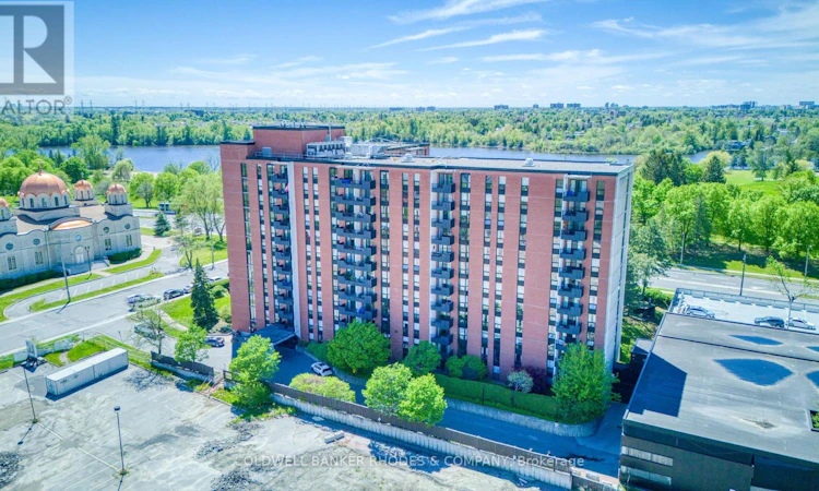 303-2951 Riverside Drive