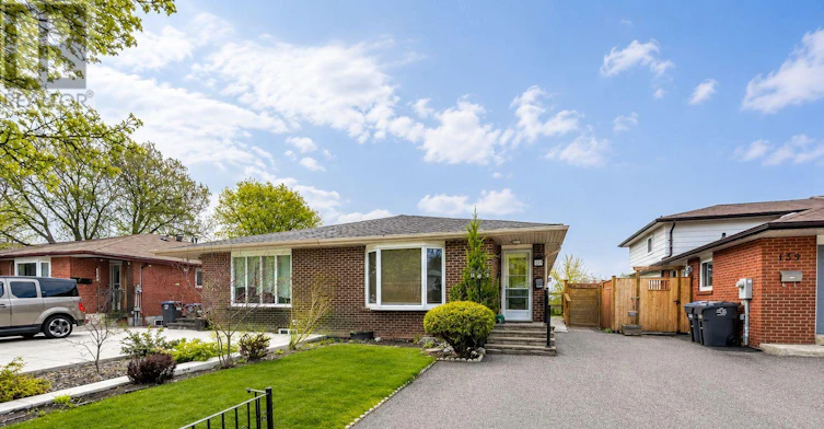 137 Bonham Boulevard, Mississauga, ON, L5M 1C8 - 2