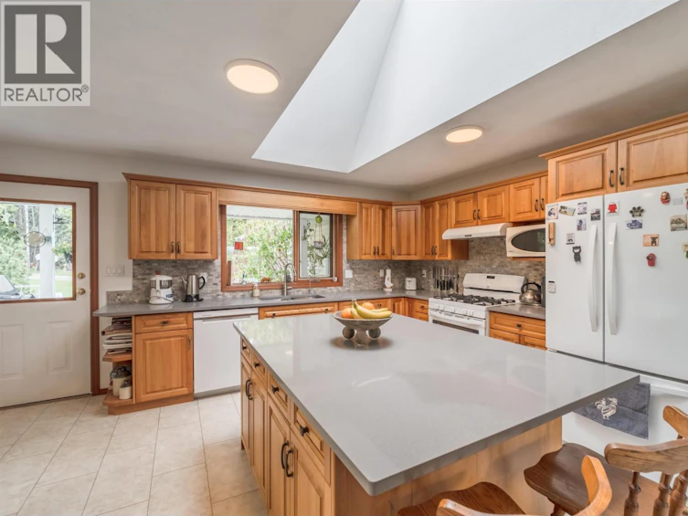 7497 Little Fort 24 Highway, Bridge Lake, BC, V0K 1X2 - 18