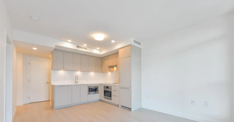 812-13675 107a Avenue, Surrey, BC, V3T 0X3 - 13