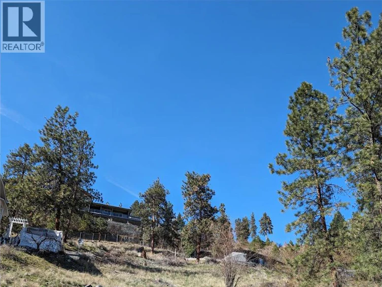 4258 4th Avenue, Peachland, BC, V0H 1X5 - 2
