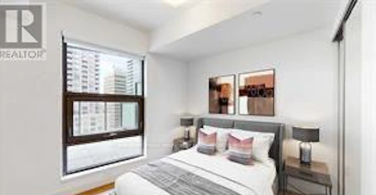 805-11 Wellesley Street W, Toronto, ON, M4Y 1E8 - 3