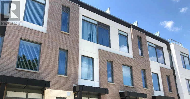 TH32-1050 Portage Parkway, Vaughan, ON, L4K 2M7