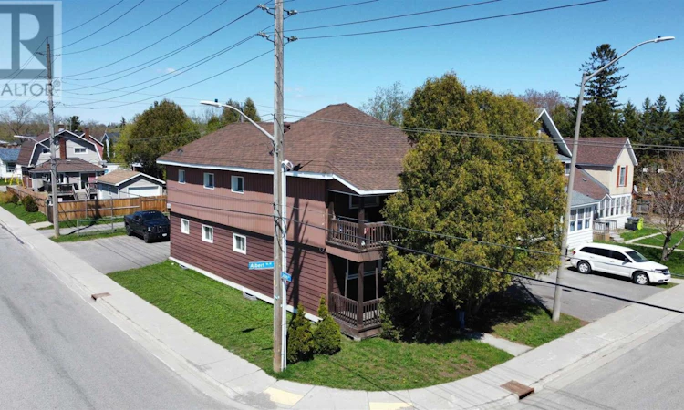 186 Albert Street W