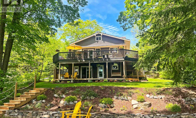 13 Peninsula Shores Road E