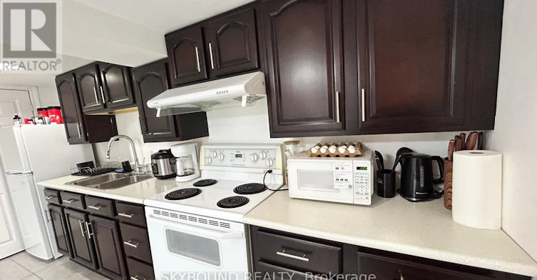 LOWER-8 Runnymede Road, Toronto, ON, M6S 2Y2 - 5
