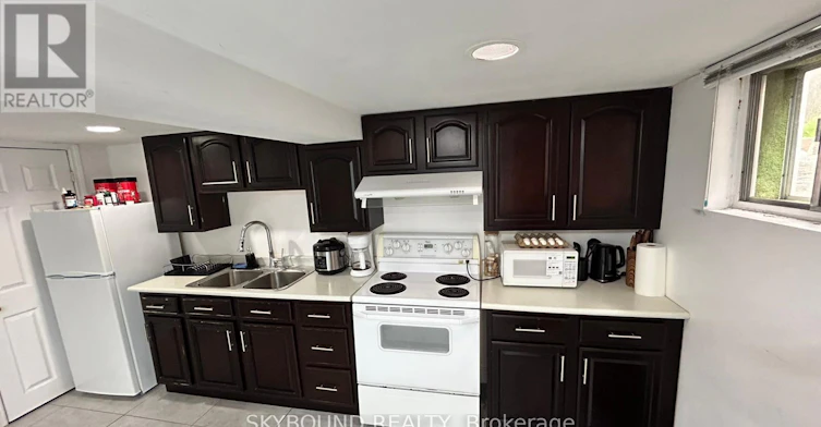 LOWER-8 Runnymede Road, Toronto, ON, M6S 2Y2 - 2