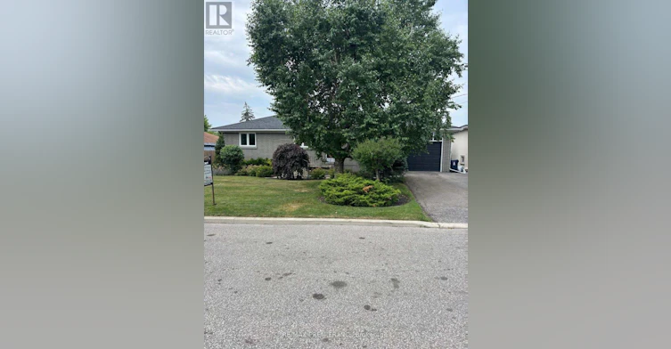 4 Weldon Court, Toronto, ON, M6L 1V5 - 2