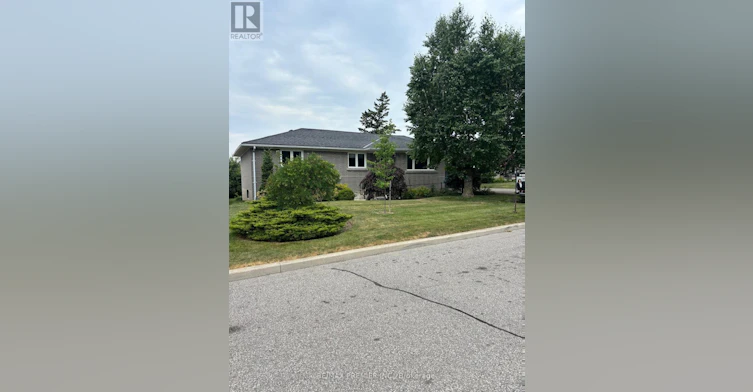 4 Weldon Court, Toronto, ON, M6L 1V5 - 3