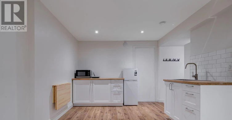 LOWER-172 Indian Road Crescent, Toronto, ON, M6P 2G3 - 5