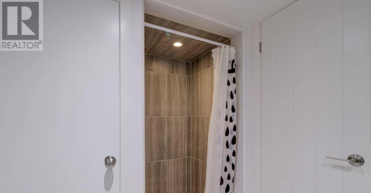 LOWER-172 Indian Road Crescent, Toronto, ON, M6P 2G3 - 10