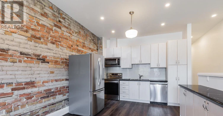 UPPER-657 St Clair Avenue W, Toronto, ON, M6C 1A7 - 2
