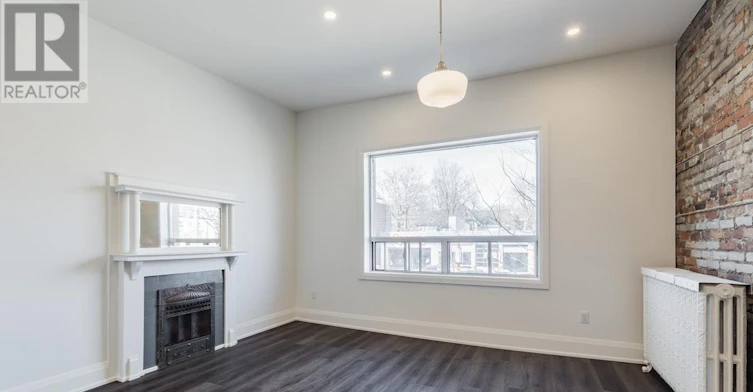 UPPER-657 St Clair Avenue W, Toronto, ON, M6C 1A7 - 3